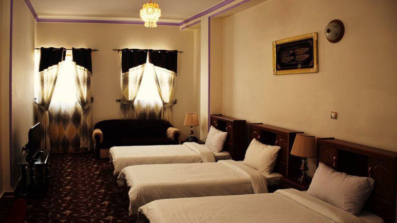 اتاق سه تخته 1 هتل فردوس چابهار